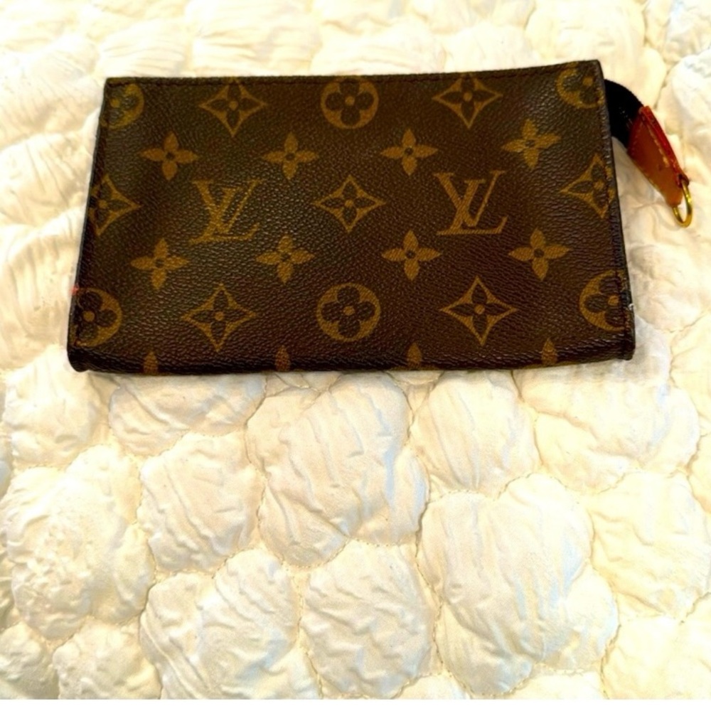 Authe Louis Vuitton monogram PM pouch